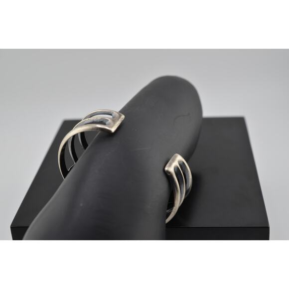 Navajo Sterling Silver Turquoise Flower Design Bracelet Cuff By Eugene Gruber - Picture 2 of 3